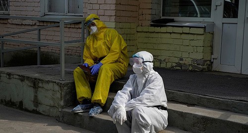 Health workers. Photo: REUTERS/Tatyana Makeyeva