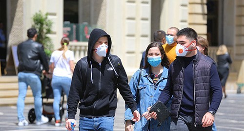 Residents of Baku in face masks. Photo by Aziz Karimov for the "Caucasian Knot"