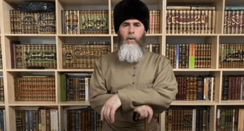Screenshot of a video with the appeal of the Mufti of Chechnya, Salakh Mezhiev, regarding resumption of Friday prayers, https://youtu.be/5ZnrzShB0Sc