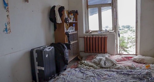 A room in a refugee camp near Kullar. Screenshot: https://www.youtube.com/watch?v=n-JJNn-2XLI&feature=emb_logo