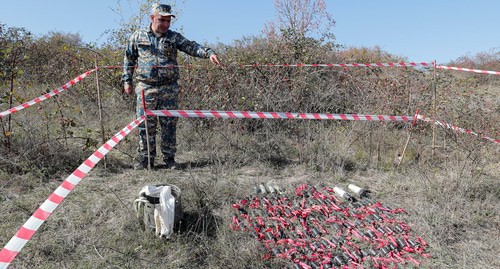 De-mining expert shows unexploded cluster bomb gathered in the outskirt of Stepanakert after recent shelling attack. Photo: REUTERS/Stringer