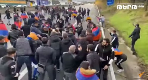 Strangers attacking participants of the rally in support of Nagorno-Karabakh, France, October 28, 2020. Screenshot: https://www.youtube.com/watch?v=A0U2E-MelG0 participant in the action in support of Nagorno-Karabakh