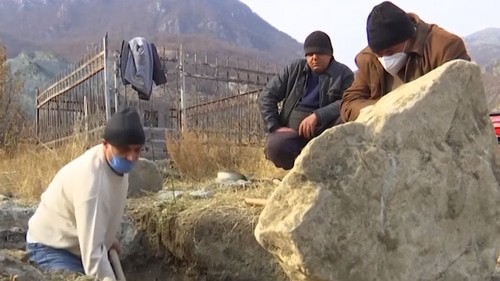 Residents of Karvachar dig up the remains of their relatives from the graves. Screenshot of the video by the "Sputnik Armenia" www.youtube.com/watch?v=jEdDZOTPViE&amp;feature=emb_log