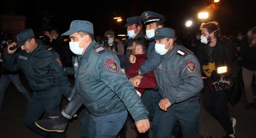 Detention of opponents of Nikol Pashinyan, Yerevan, November 13, 2020. Photo by Tigran Petrosyan for the Caucasian Knot