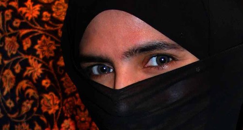 A girl in niqab. Photo by Steve Evans https://commons.wikimedia.org/wiki/File:EFatima_in_UAE_with_niqab.jpg