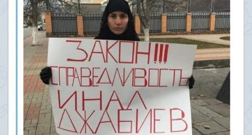 Inal Djabiev's relative standing in a solo picket. Screenshot https://t.me/osnovanews/3665