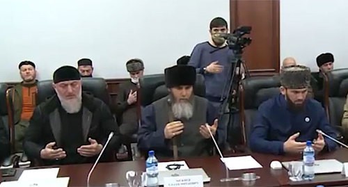 Adam Delimkhanov, deputy head of Chechen Government, Salakh Mezhiev, Mufti of Chechnya and Magomed Daudov, Speaker of the Chechen Parliament, attend ceremony of reconciliation of Ingush and Chechen teips in Grozny, January 7, 2021. Screenshot: https://www.instagram.com/p/CJypg7epIxu/