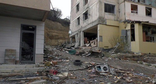 A residential housing bloc damaged after shelling. Photo by David Simonyan for the "Caucasian Knot"