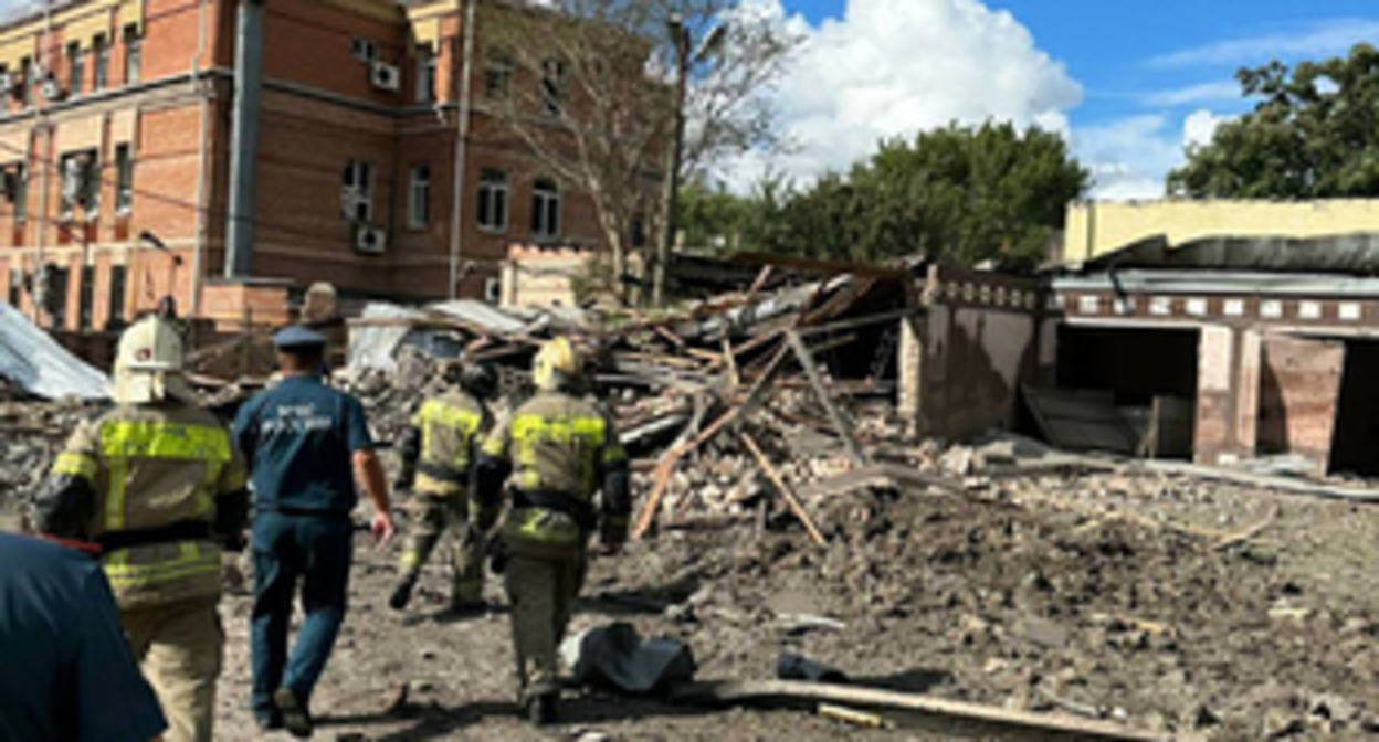 Emergency personnel at the scene of the explosion in Taganrog. July 28, 2023. Photo: https://t.me/taganrogadmin/3206