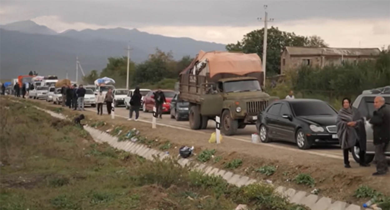Armenians leaving Nagono-Karabakh. Screenshot of the video https://www.youtube.com/watch?v=T9MvIHUyztQ