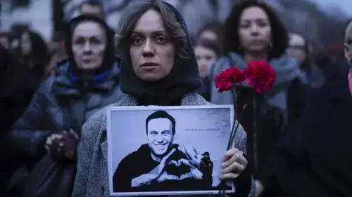 Participants in Navalny's commemoration. Screenshot of a video https://ru.euronews.com/video/2024/02/17/navalny-reax-update