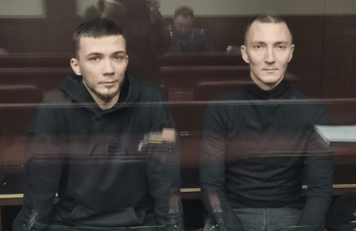 Abdurakhmanov (on the left) and Goncharenko at a court. Screenshot of the photo posted on the Telegram channel of the human rights organization "Solidarity Zone" https://t.me/solidarity_zone/1895