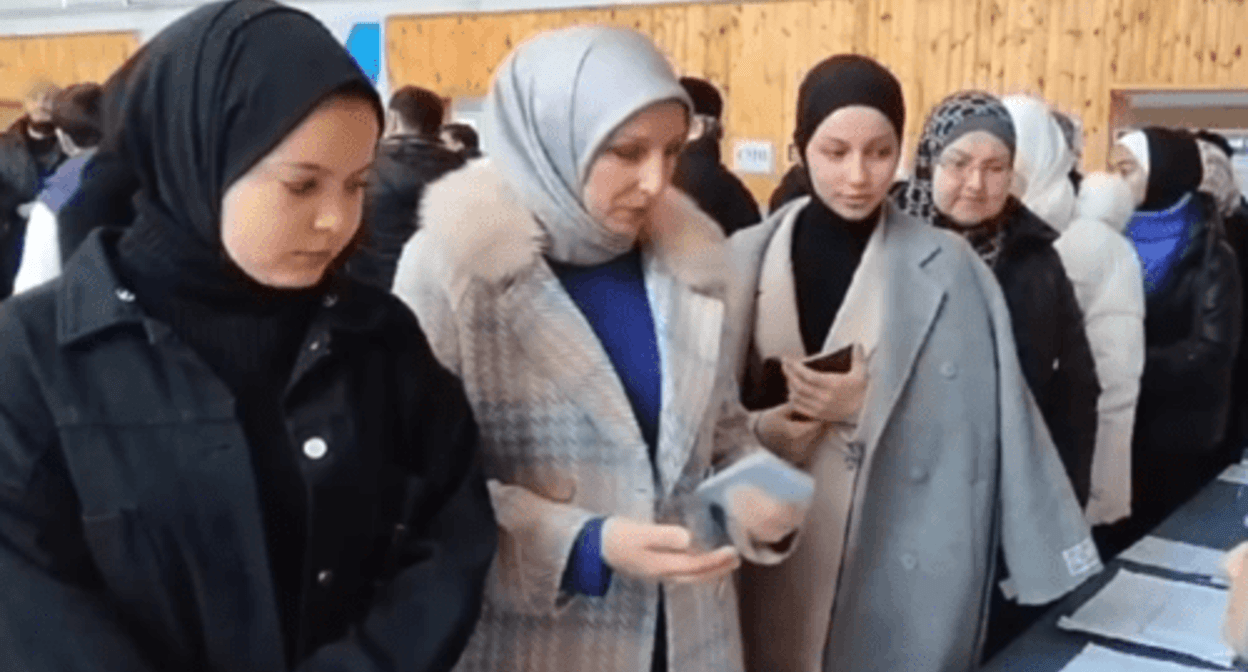 Palestinian refugees at a polling station in Chechnya. Screenshot of a video published by the "Grozny Inform" on March 16, 2024 https://t.me/groznyinform/32557