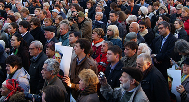 Rally in memory of Anna Politkovskaya, journalist of "Novaya Gazeta".
Moscow, Chistoprudny Boulevard, October 7, 2010. Photo by the "Caucasian Knot"