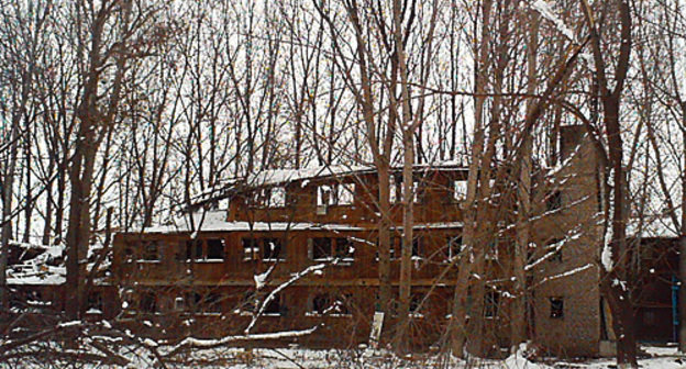 Barrack burnt down in Aksarai (Molodyozhny) settlement, Astrakhan Region, February 26, 2009. Photo by the "Caucasian Knot"
