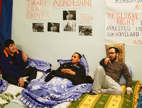 Hunger-strikers (left to right): Shakhveled Chobanoglu, Gunn Turaly and Elchin Gasanov. Photo by Turkhan Karimov for the "Caucasian Knot"