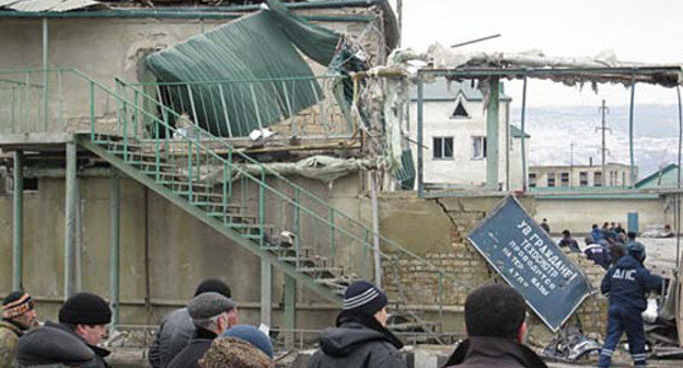 Consequences of explosion at the base of the Road and Patrol Service in Makhachkala on January 6, 2010. Photo by the "Caucasian Knot"