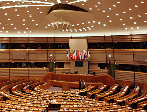 Hall of plenary sessions of Brussels residence of the European Parliament. Photo from www.flickr.com/photos/xaf by Xavier Larrosa