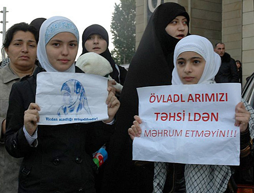 Participants of the rally against the ban to wear hijabs in schools at the Ministry of Education of Azerbaijan. Posters: "Freedom of conscience is sacred" (on the left) and "Don't deprive our kids of education!" (on the right). Baku, December 10, 2010. Photo by Turkhan Karimov
