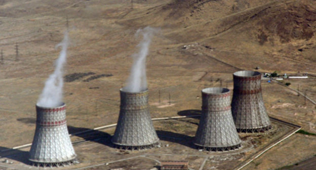 The armenian Metsarmor nuclear power plant. Photo by Bouarf, Wikimedia Commons