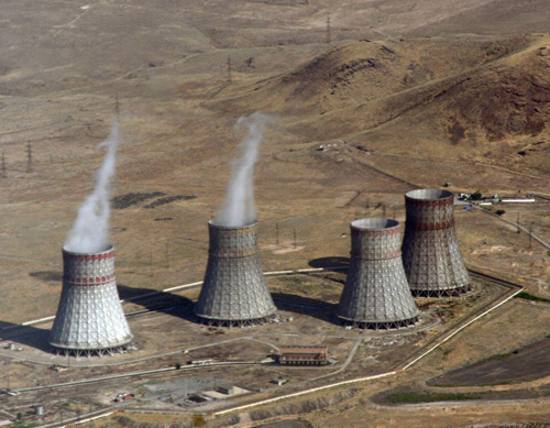 The armenian Metsarmor nuclear power plant. Photo by Bouarf, Wikimedia Commons