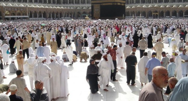 Pilgrims in Sacred Mosque (al-Masjid al-Haram), Mecca, Saudi Arabia. Photo by the Press Service of the Ministry for National
Politics, Religious Affairs and External Relations of the Republic of Dagestan:
www.minnaz.ru
