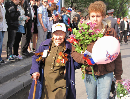 Celebrations of the Victory Day in Rostov-on-Don. Ekaterina Dekanis (left), South-Western Front, May 9, 2011. Photo by the "Caucasian Knot"