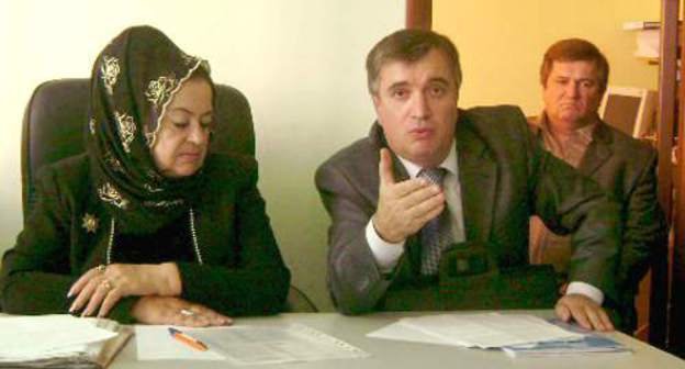 Leaders of the "Otechestvo" (Homeland) Union of Public Organizations of Dagestan "Fatherland" Nelly Radjabova and Ruslan Rasulov at a press conference after the October 3 anti-corruption rally in Makhachkala, October 7, 2011. Photo by Patimat Makhmudova for the "Caucasian Knot"