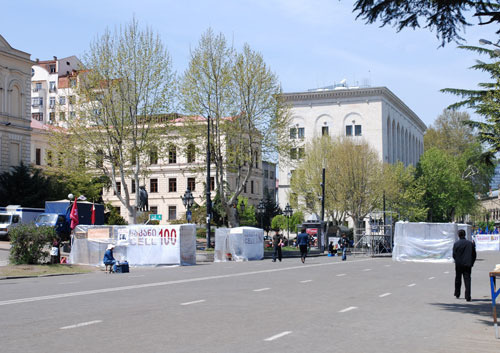 Rustaveli avenue, Tbilisi, 29 April 2009. Photo of "Caucasian Knot"