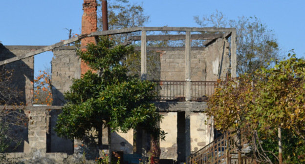 Ruins of a dwelling house in Gali, Abkhazia, November 2011. Courtesy of the NonviolentPeaceforce.org