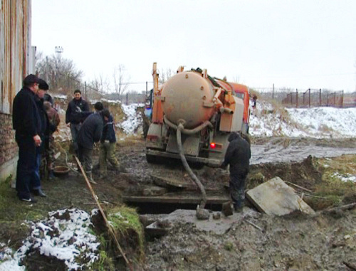 Chechnya, Grozny, January 23, 2012: liquidation of a water mains accident in the Staropromyslovsky District. Photo: http://mgkhs.ru