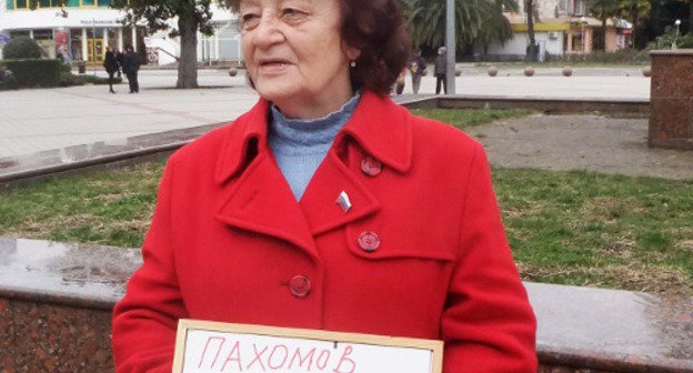 Sochi, March 23, 2012: a solo picket held by Lyudmila Shestak, a City Assembly Deputy from the Communist Party of the Russian Federation (CPRF) in front of the Mayoralty. Photo by Svetlana Kravchenko for the "Caucasian Knot"

 