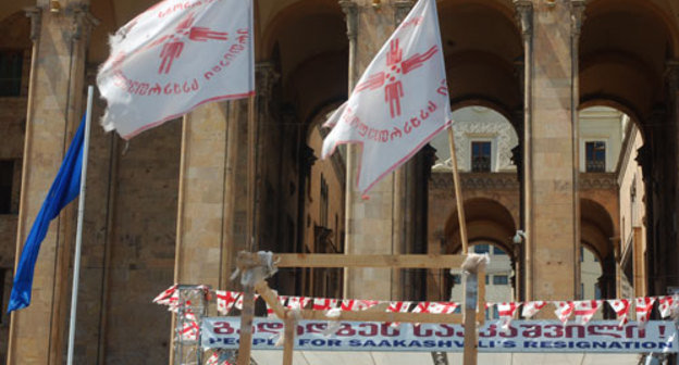 The Opposition leaders' board next to the Parliament, the 26th of May, 2009.
Photo by "Caucasian Knot"