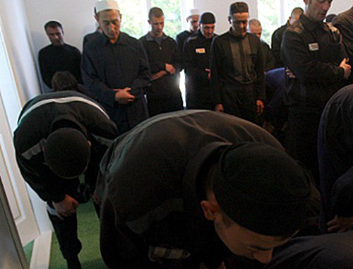 

Muslim prisoners at prayer in the mosque of Colony No. 7 of the Department Russian Federal Correction Service (UFSIN) in the Republic of Mordovia. Photo by the press service of the UFSIN