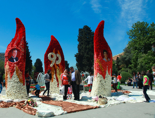 The 90th birthday of Geidar Aliev is celebrated by feast of flowers; Baku, May 10, 2013. Photo by Aziz Karimov for the "Caucasian Knot"