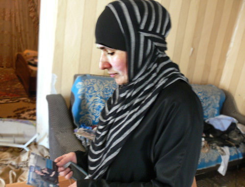 Zuleikha Karnaeva inspects her house after explosion; Buynaksk, Dagestan; May 8, 2013. Photo by the "Caucasian Knot"