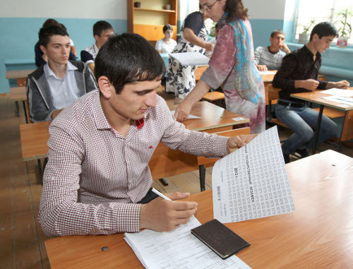 Residents of Makhachkala assert that members of Examination Boards at the Unified State Examination (USE) are deliberately understating pupils' points, fearing a negative reaction of the federal centre to high results of Dagestani schoolchildren.