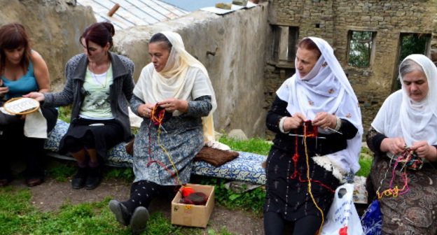 Participants of ‘52/52’ trip together with Kubachi villagers. August 18, 2013. Photo by Plamen Pleyev