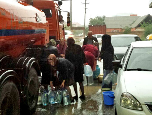 The Dagestani city of Khasavyurt has water supply outage. Dagestan, October 7, 2013. Photo: press service of the Emergency Control Ministry of Dagestan The Dagestani city of Khasavyurt has water supply outage. Dagestan, October 7, 2013. Photo: press service of the Emergency Control Ministry of Dagestan