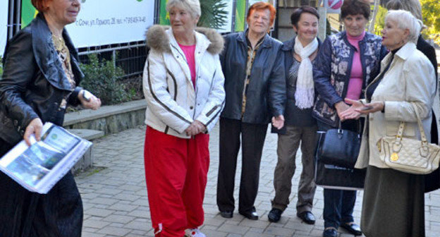 Residents of Gorky Street has demanded to cancel the erection of a 14-storey office building in a site closely adjacent to their homes. Sochi, November 14, 2013. Photo by Svetlana Kravchenko for the ‘Caucasian Knot’. 