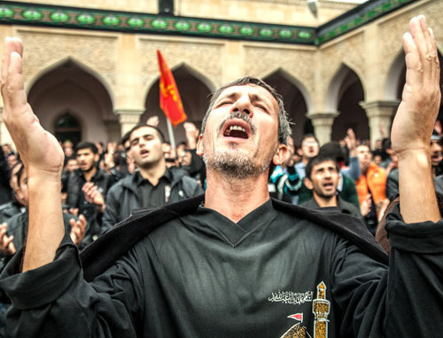 Shi’ite Muslims commemorated the Day of Ashura - the mourning for the martyrdom of Husayn ibn Ali in the battle of Karbala in 680. Nardaran, November 13, 2013. Photo by Aziz Karimov for the ‘Caucasian Knot’. 