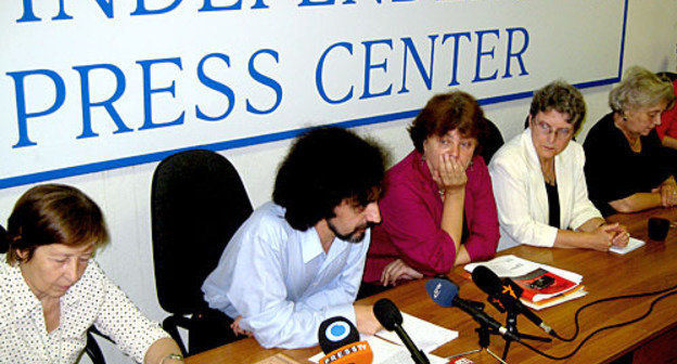 Press conference of "Russian society under control" held in the Independent press center, Moscow, the 23th of July 2009. Ann Lyo Ueru is the 3d from the left. Photo by "Caucasian Knot"