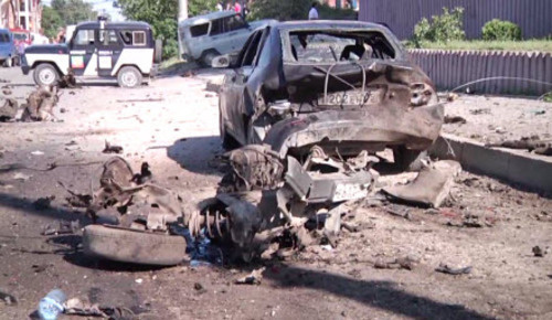 At the site of explosion occurred near the building of the court marshal service located in Ordzhonikidze Street. Makhachkala, May 20, 2013. Photo: Dagestani MIA, http://05.mvd.ru/