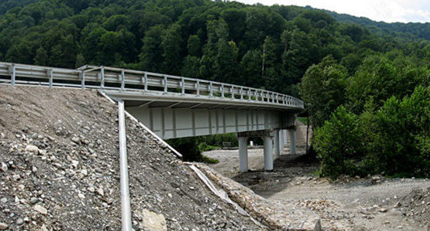 Temporary bridge No. 4, July 2009. Photo of the Ecological Watch for Northern Caucasus Temporary bridge No. 4, July 2009. Photo of the Ecological Watch for Northern Caucasus