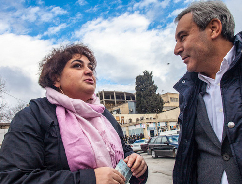 Journalist of the Azerbaijani service of Radio Liberty Khadija Ismayilova and her advocate Elton Guliev. Baku, February 20, 2014. Photo by Aziz Karimov for the ‘Caucasian Knot’.