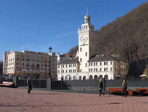 "Roza Khutor", Central square of the hotel complex. Krasnodar Region, November 2013. Photo by Tatiana Ukolova for the ‘Caucasian Knot’. 