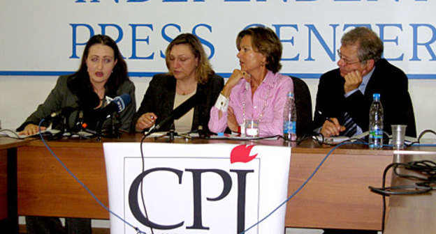 Moscow, Independent press centre. From left to right: the coordinator of Europe and Middle Asia CPJ program - Nina Ognyanova, the member of the board of Children protection committee - Katie Marton (the 3d to the left) and Jean-Paul Martoze. September 15, 2009. Photo of "Caucasian Knot"