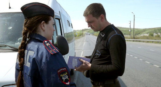 Checks of buses in Volgograd Region. April 2014. Photo by the press service of the Russian traffic police,
http://www.gibdd.ru/