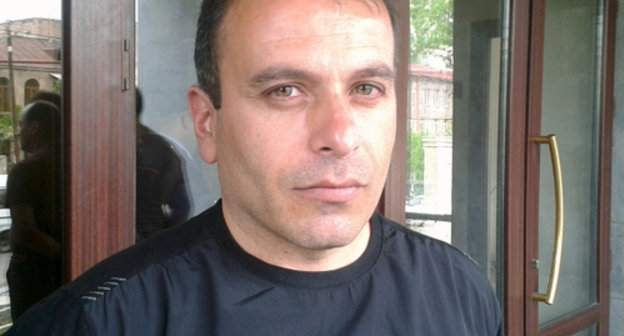 One of dismissed metro train drivers of the Yerevan Metro Andranik Gevorkyan at the court building. Yerevan, May 6, 2014. Photo by Armine Martirosyan for the ‘Caucasian Knot’.

