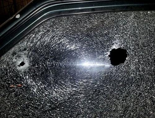 Traces of bullets in a car window. Photo: http://nac.gov.ru/